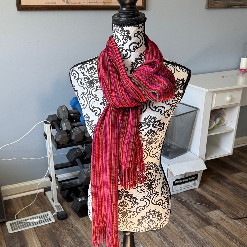 Multicolored scarf.